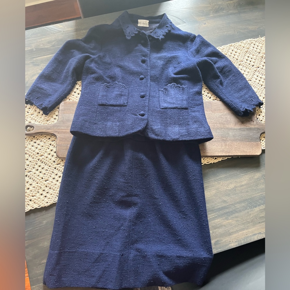 Holt Renfrew Vintage Navy Blue Textured Wool Jacket & Skirt Size 6 Excellent